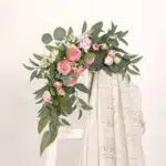les-guirlandes-de-fleurs-artificielles-le-secret-pour-une-decoration-florale-eternelle-et-eblouissante