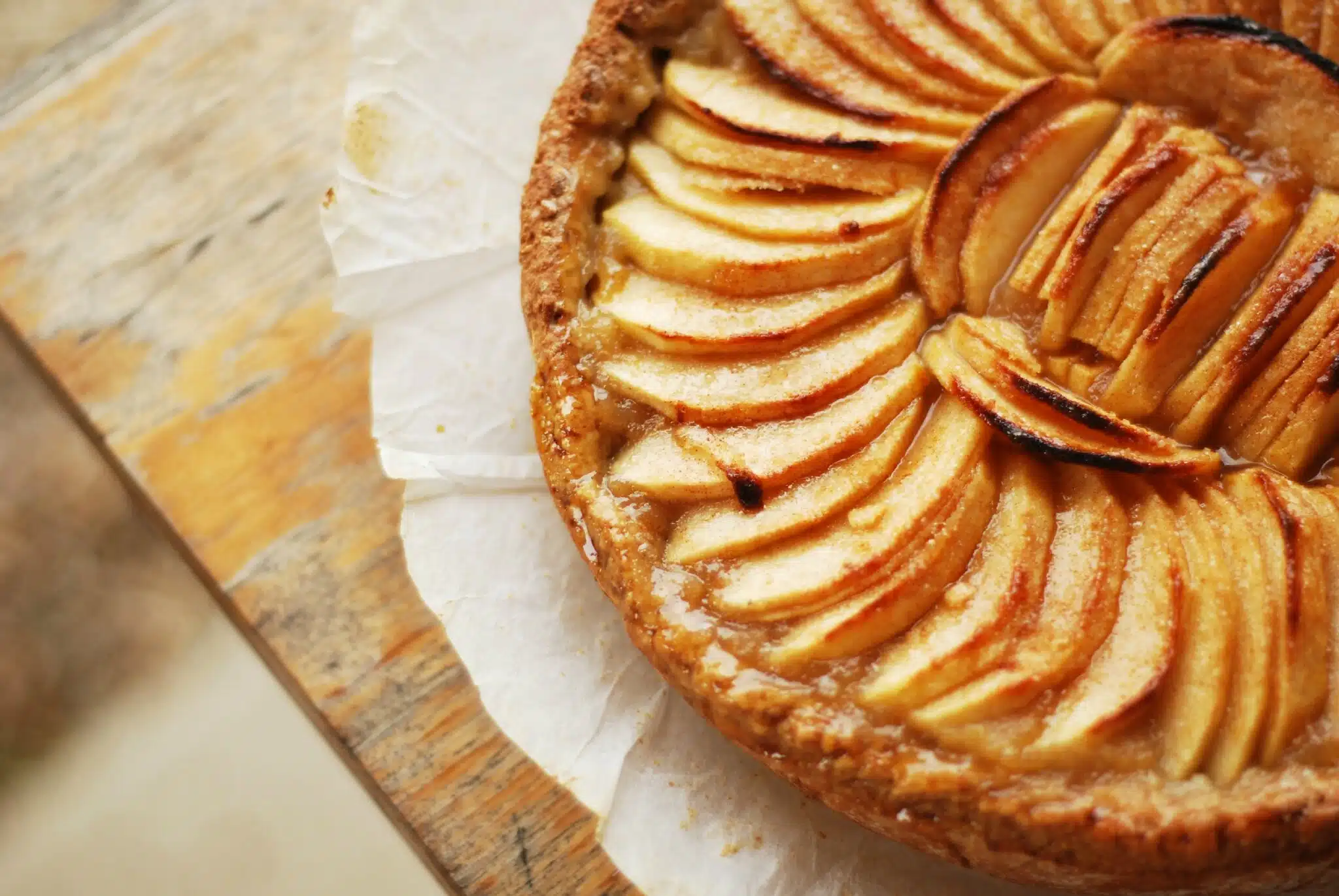 6-delicieuses-recettes-de-tartes-aux-pommes-saines-pour-concilier-gourmandise-et-bien-etre