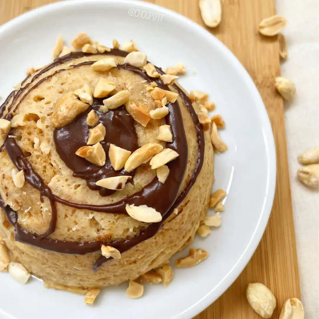 recette-de-bowl-cake-banane-beurre-de-cacahuete-healthy-un-delice-equilibre-pour-les-amateurs-de-petit-dejeuner-nutritif