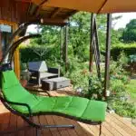 transformez-votre-espace-exterieur-avec-un-jardin-suspendu-bois-decouvrez-nos-conseils-pour-creer-une-oasis-de-verdure