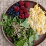 recette-facile-et-healthy-doeufs-brouilles-riches-en-proteines-pour-un-petit-dejeuner-energisant