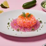 apprenez à préparer un savoureux tartare de truite avec notre vidéo ! cette recette équilibrée, rehaussée de concombre croquant et de baies roses, est idéale pour les amateurs de cuisine saine. à savourer sans modération !